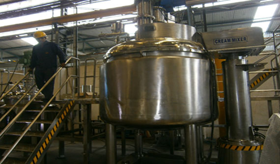 cream mixer with working platform and hydraulic lid lifting